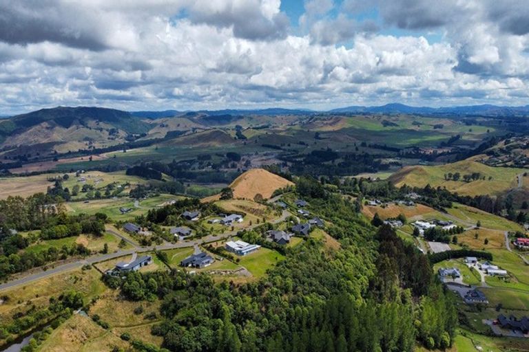 Photo of property in 6 Grandview Lane, Acacia Bay, 3385