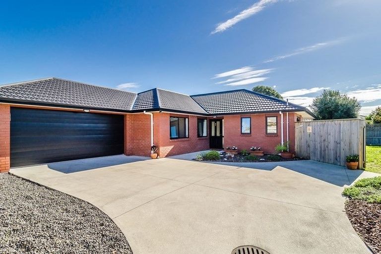 Photo of property in 8 Georgia Grove, Paraparaumu, 5032