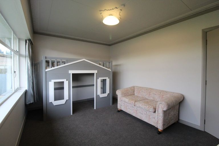 Photo of property in 30 Timaru Road, Waimate, 7924