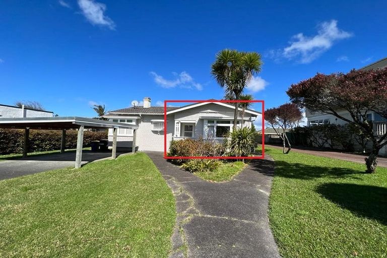 Photo of property in 19 Tirimoana Road, Te Atatu South, Auckland, 0602