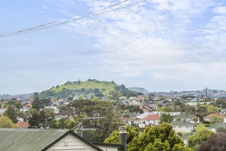 Photo of property in 1/3 Fentham Road, Hauraki, Auckland, 0622