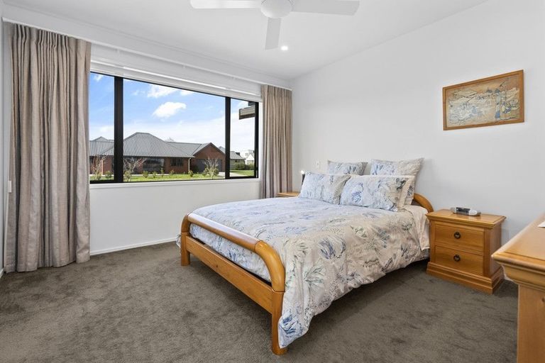 Photo of property in 2 Clifford Close, Leamington, Cambridge, 3432