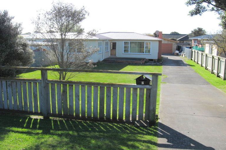 Photo of property in 4 Parakai Street, Paraparaumu, 5032