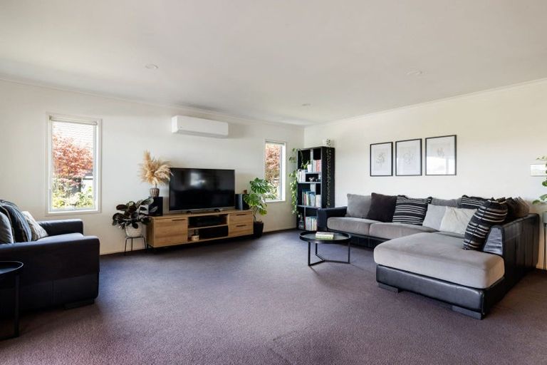 Photo of property in 107 Farnborough Drive, Grandview Heights, Hamilton, 3200