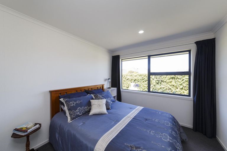 Photo of property in 99a Schnell Drive, Kelvin Grove, Palmerston North, 4414