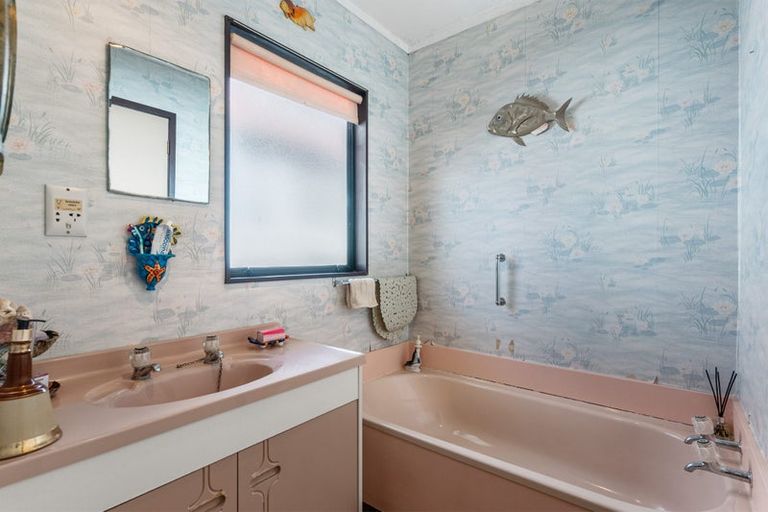 Photo of property in 2/30 Fraser Road, Narrow Neck, Auckland, 0624