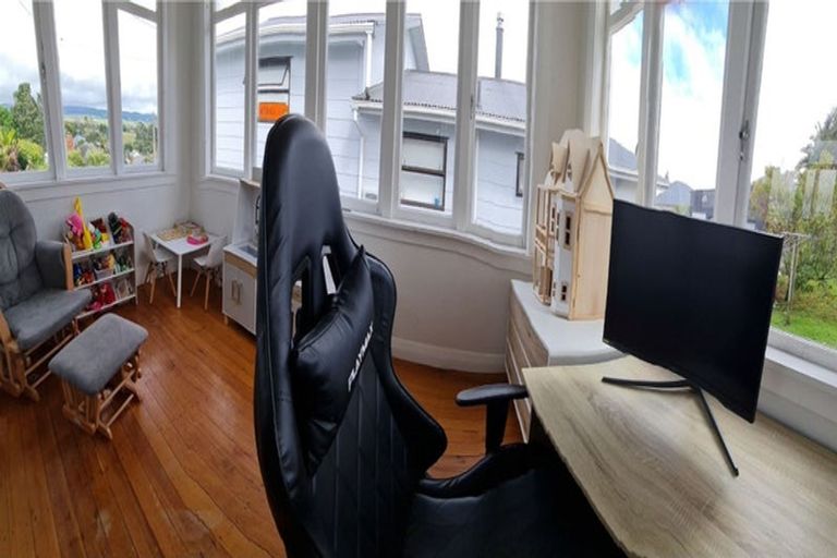 Photo of property in 36 Karaka Street, Helensville, 0800