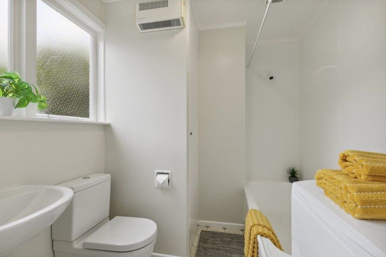 Photo of property in 2/77 Collier Avenue, Karori, Wellington, 6012