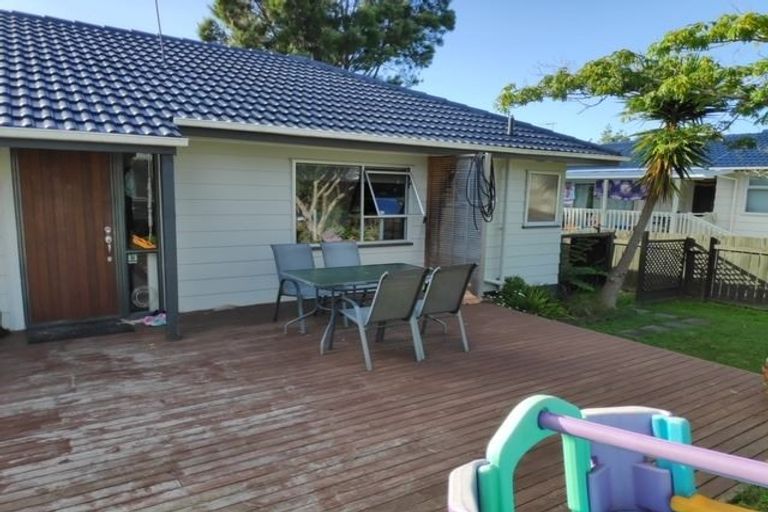 Photo of property in 8 Elizabeth Drive, West Harbour, Auckland, 0618