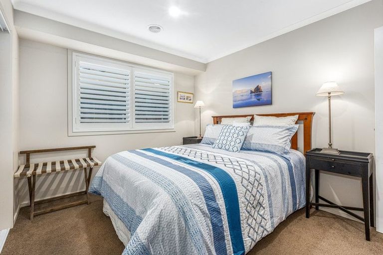 Photo of property in 86 Queen Charlotte Drive, Aotea, Porirua, 5024