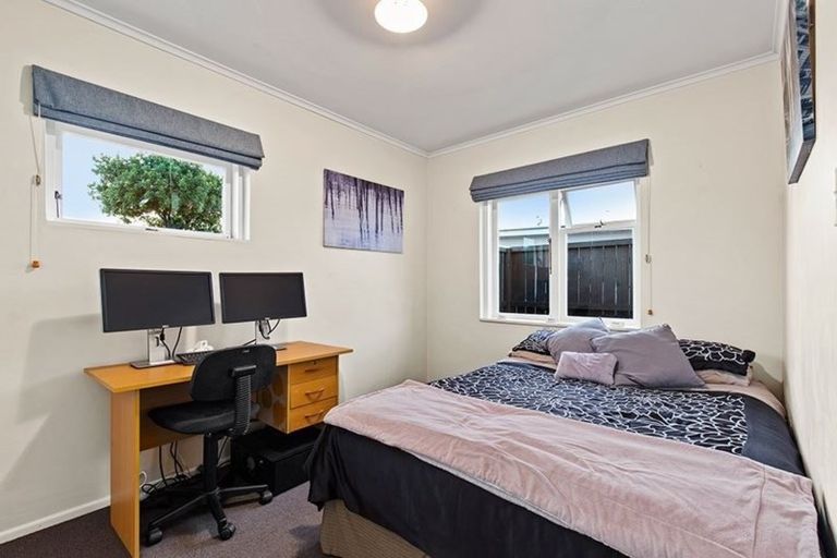Photo of property in 2 Eastdale Road, Avondale, Auckland, 1026