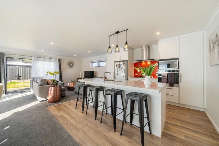 Photo of property in 2 Pattullo Crescent, Wallaceville, Upper Hutt, 5018