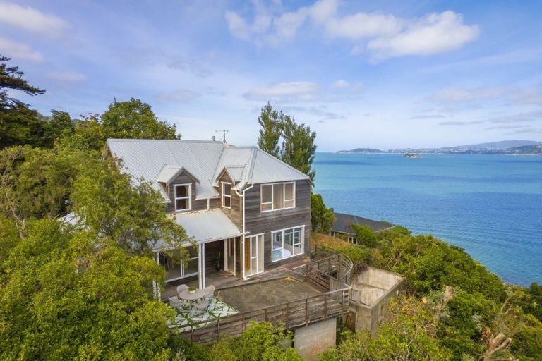 Photo of property in 45 Ferry Road, Days Bay, Lower Hutt, 5013