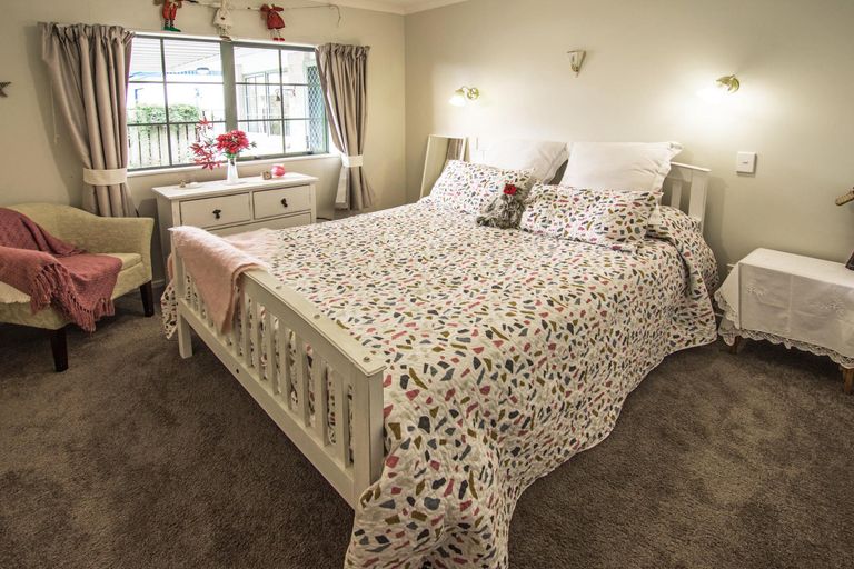 Photo of property in 52 Cambridge Terrace, Masterton, 5810