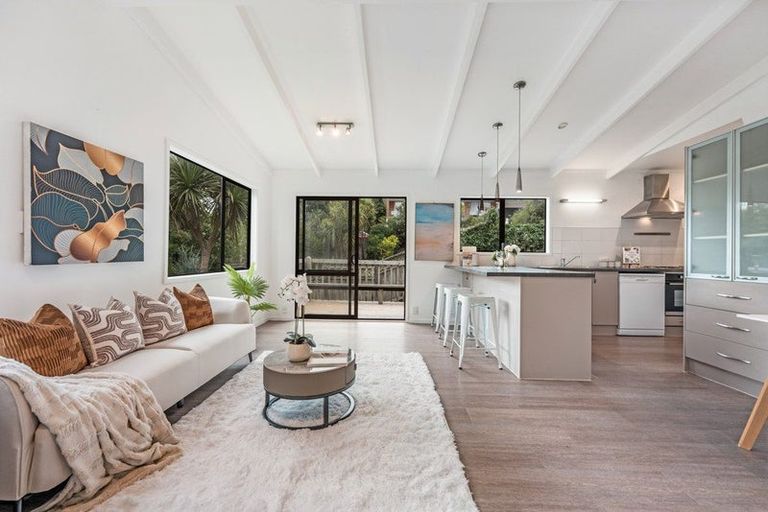 Photo of property in 2/104 Ocean View Road, Northcote, Auckland, 0627