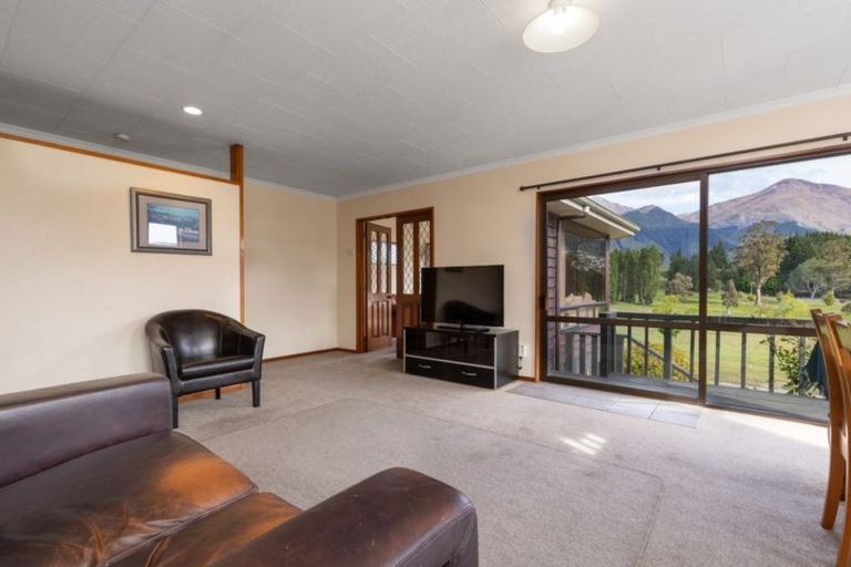 Photo of property in 10 Grove Lane, Kelvin Heights, Queenstown, 9300