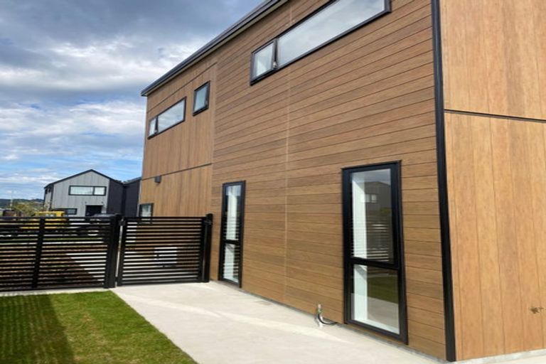 Photo of property in 2 Raeble Walkington Lane, Wallaceville, Upper Hutt, 5018