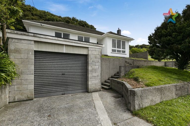 Photo of property in 165 Wellington Road, Wainuiomata, Lower Hutt, 5014