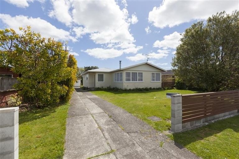 Photo of property in 4 Oriwa Street, Waikanae, 5036
