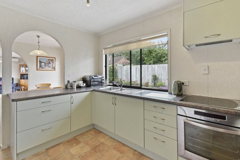 Photo of property in 2/28 Gills Avenue, Papakura, 2110