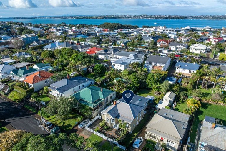 Photo of property in 15 Saint Leonards Road, Devonport, Auckland, 0624