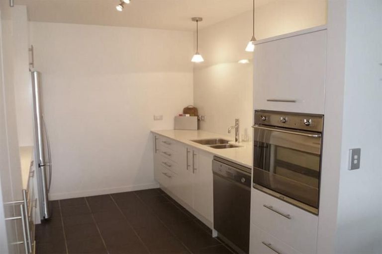 Photo of property in Aqua, 5/74 Oriental Parade, Oriental Bay, Wellington, 6011