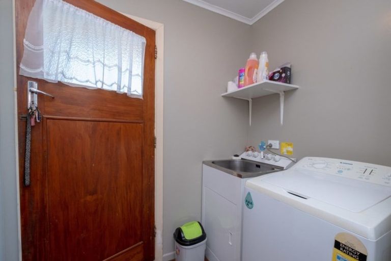 Photo of property in 2 Collins Street, Hawera, 4610