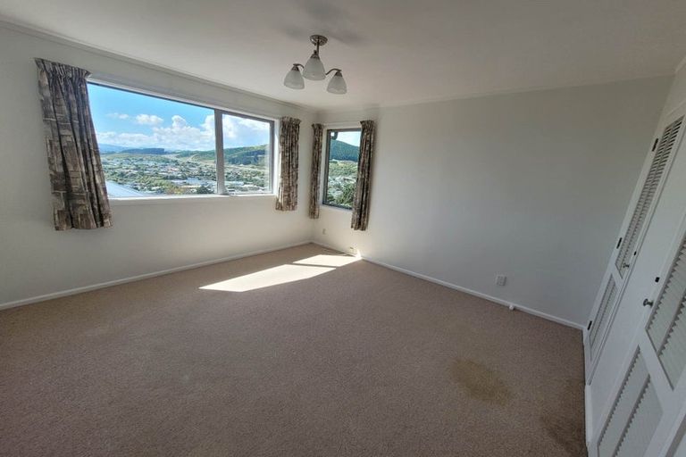 Photo of property in 3 Saint Aidans Way, Tawa, Wellington, 5028