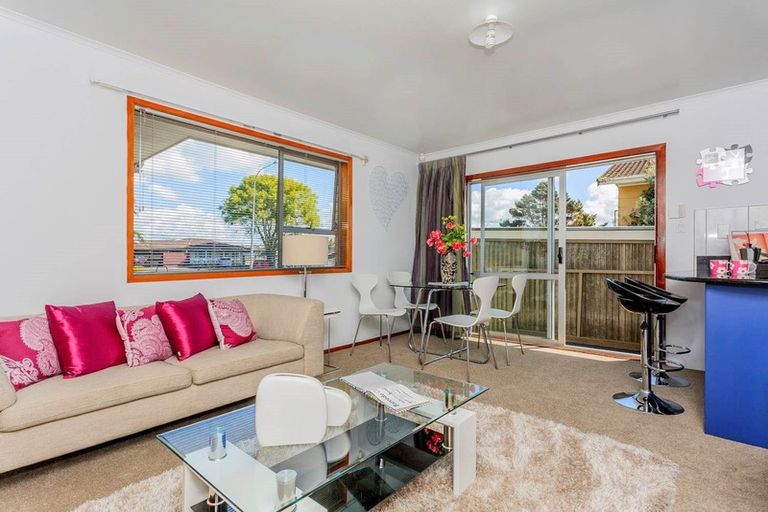 Photo of property in 1/38 Akoranga Drive, Northcote, Auckland, 0627