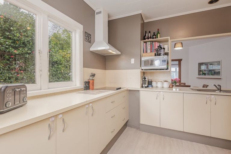 Photo of property in 12 Manson Street, Terrace End, Palmerston North, 4410