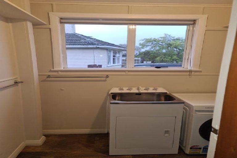 Photo of property in 27 Holland Crescent, Bulls, 4818