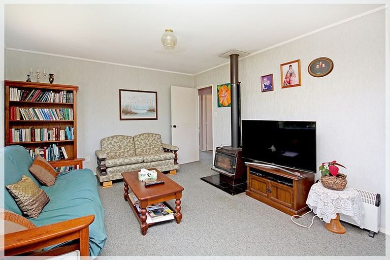 Photo of property in 9 Punga Street, Tangimoana, 4822