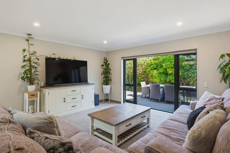 Photo of property in 14 Consort Close, Paraparaumu Beach, Paraparaumu, 5032