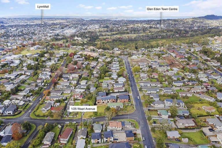 Photo of property in 1/25 Waari Avenue, Sunnyvale, Auckland, 0612