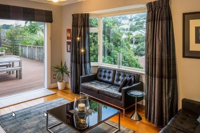 Photo of property in 102 The Parade, Island Bay, Wellington, 6023