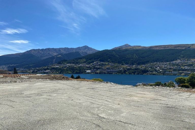 Photo of property in 5 Red Deer Rise, Kelvin Heights, Queenstown, 9300