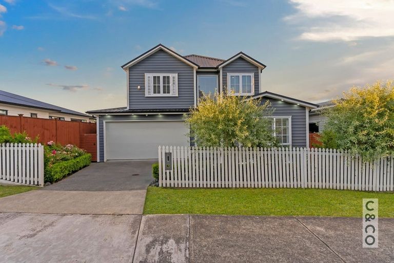 Photo of property in 37 Nobilo Road, Kumeu, 0810