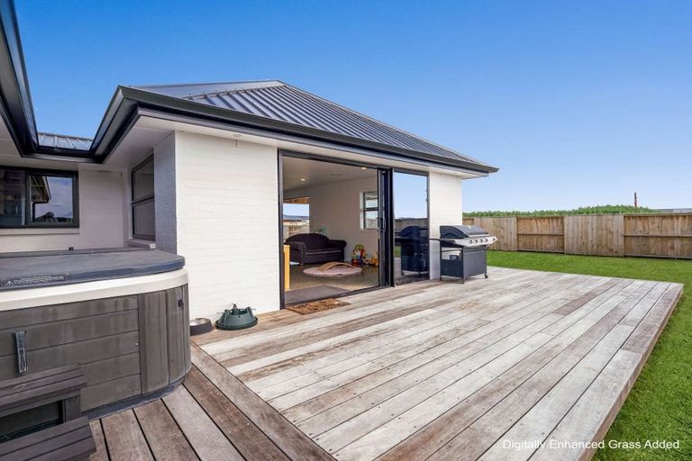 Photo of property in 6 Mcwatters Drive, Ngatea, 3503