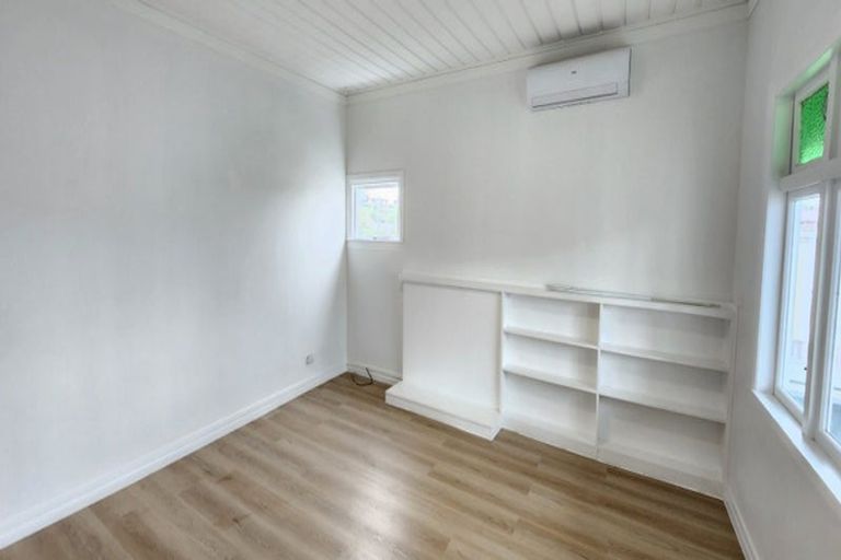 Photo of property in 9 Mahoe Street, Strandon, New Plymouth, 4312