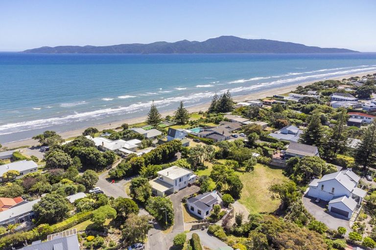 Photo of property in 12 Arawa Street, Raumati Beach, Paraparaumu, 5032