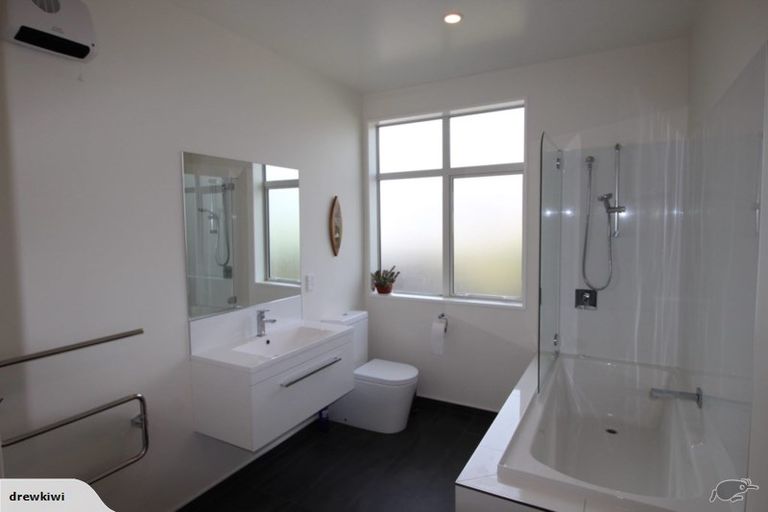 Photo of property in 1/51 Sheldon Street, Woolston, Christchurch, 8023