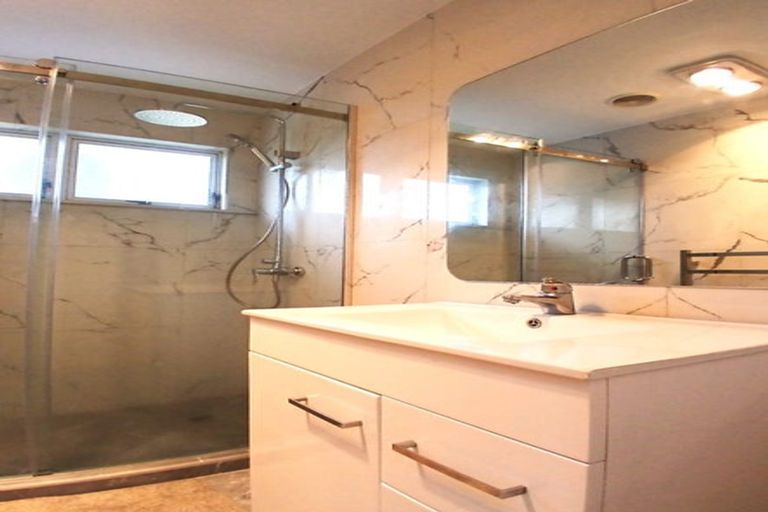 Photo of property in 1/11 Talavera Place, Te Atatu South, Auckland, 0602