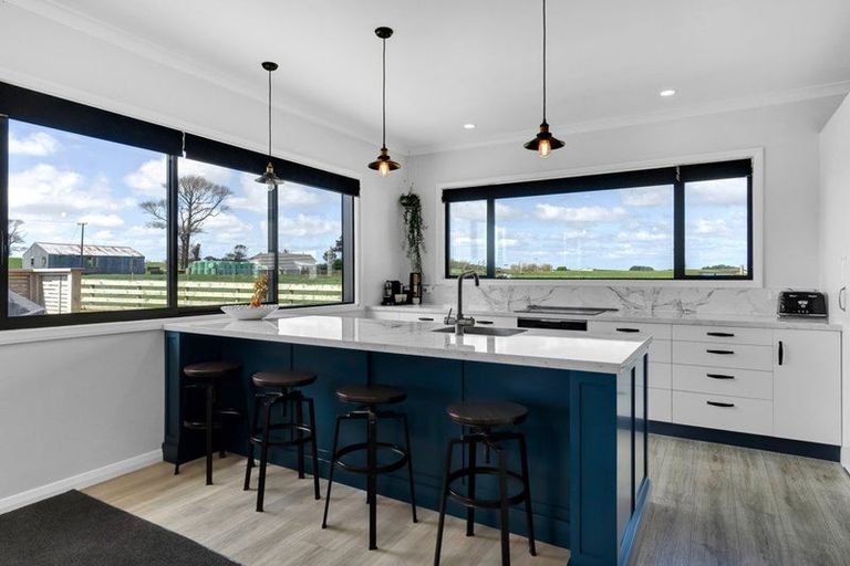 Photo of property in 43 Quinns Road, Normanby, Hawera, 4673