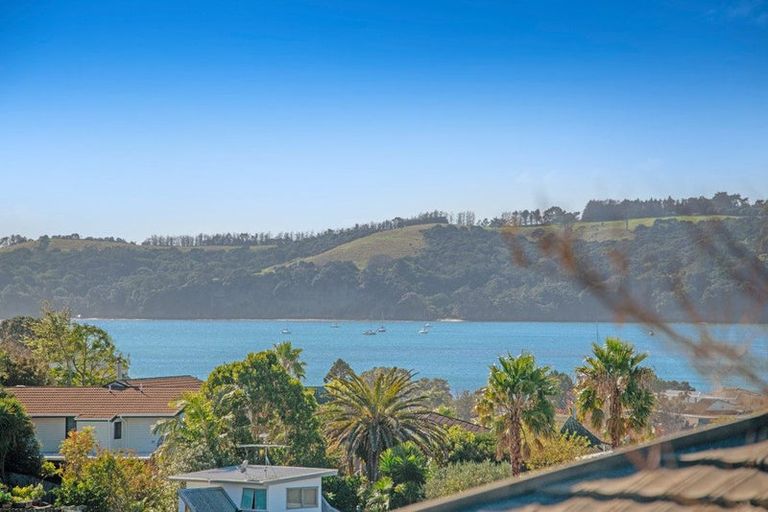 Photo of property in 2/2 Tower Hill, Stanmore Bay, Whangaparaoa, 0930