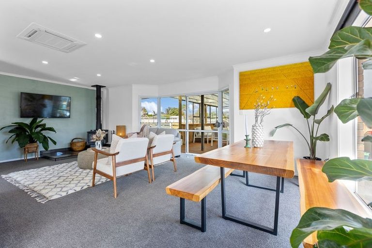 Photo of property in 7b Beach Road, Omata, New Plymouth, 4374