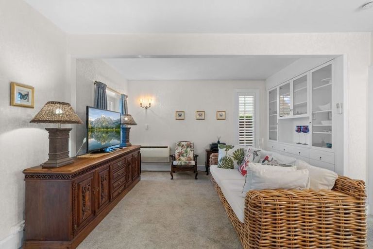 Photo of property in 24 Snowdon Road, Fendalton, Christchurch, 8052