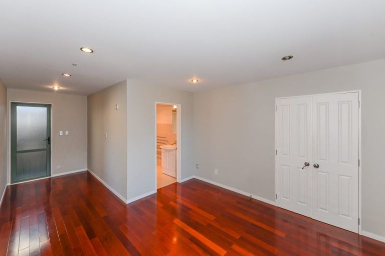 Photo of property in 76 Medallion Drive, Oteha, Auckland, 0632