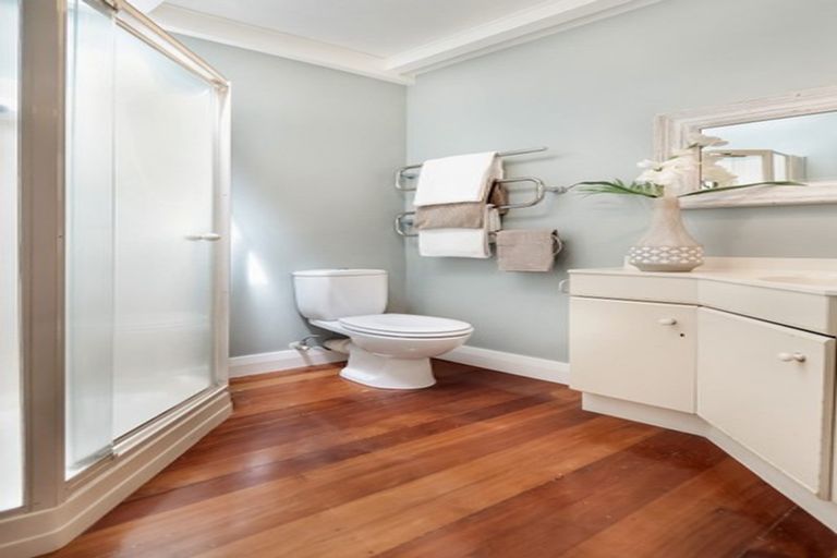 Photo of property in 72 Marine Parade, Mellons Bay, Auckland, 2014