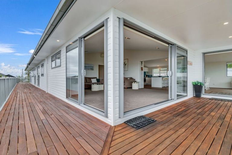 Photo of property in 86 Tiri Road, Tindalls Beach, Whangaparaoa, 0930