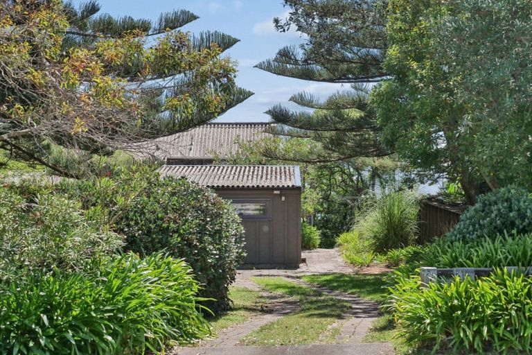 Photo of property in 135 Karewa Parade, Papamoa Beach, Papamoa, 3118